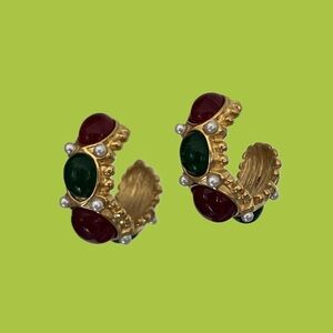 Vintage gold tone hoops with green & red stone + pearl detail.